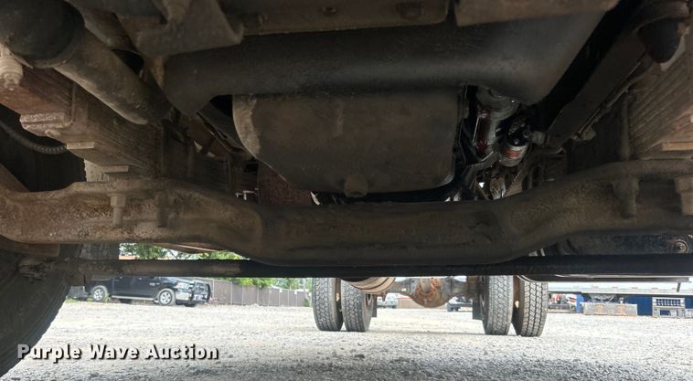 image for item DO6698 1999 Ford F800 truck cab and chassis