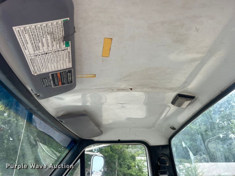 image for item DO6698 1999 Ford F800 truck cab and chassis