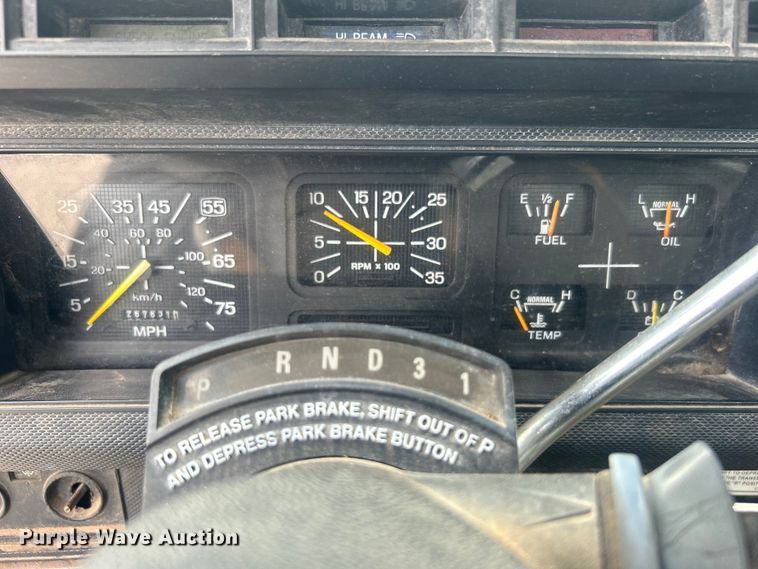 image for item DO6698 1999 Ford F800 truck cab and chassis