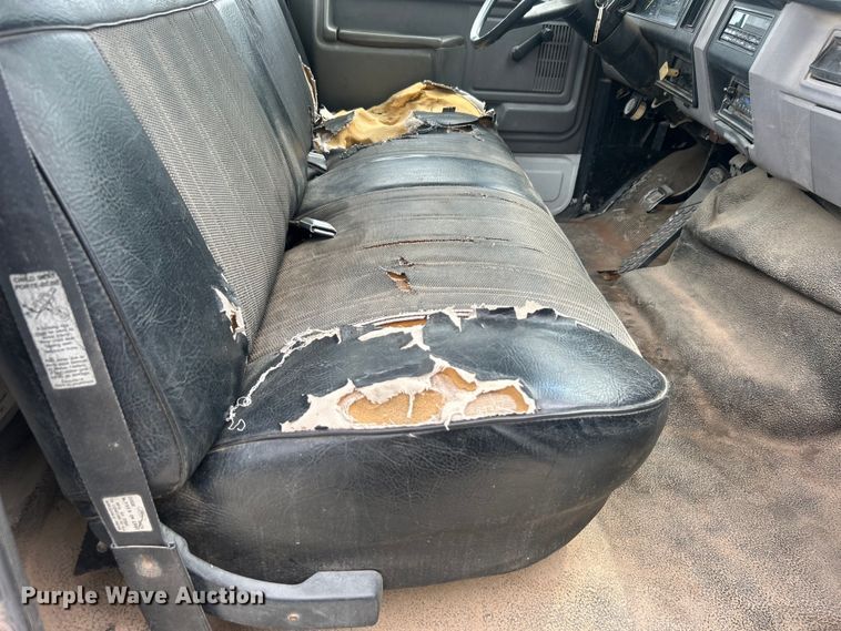 image for item DO6698 1999 Ford F800 truck cab and chassis