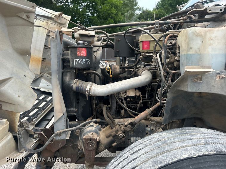 image for item DO6698 1999 Ford F800 truck cab and chassis