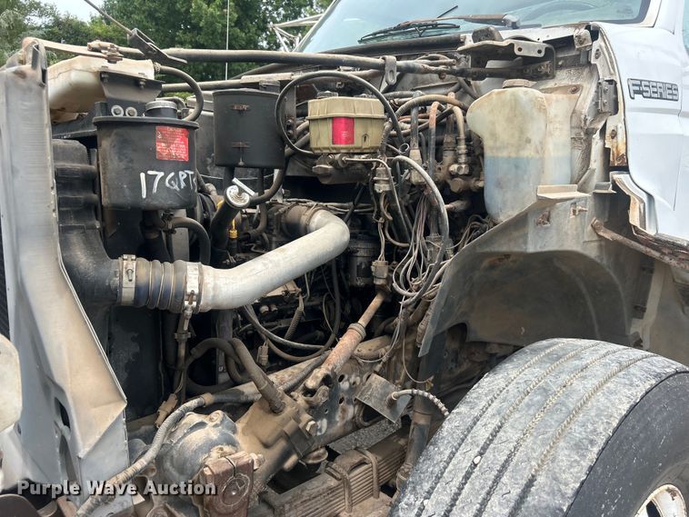 image for item DO6698 1999 Ford F800 truck cab and chassis