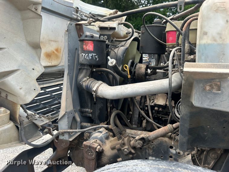 image for item DO6698 1999 Ford F800 truck cab and chassis