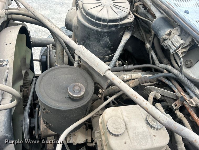 image for item DO6698 1999 Ford F800 truck cab and chassis