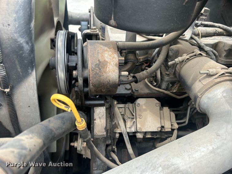 image for item DO6698 1999 Ford F800 truck cab and chassis