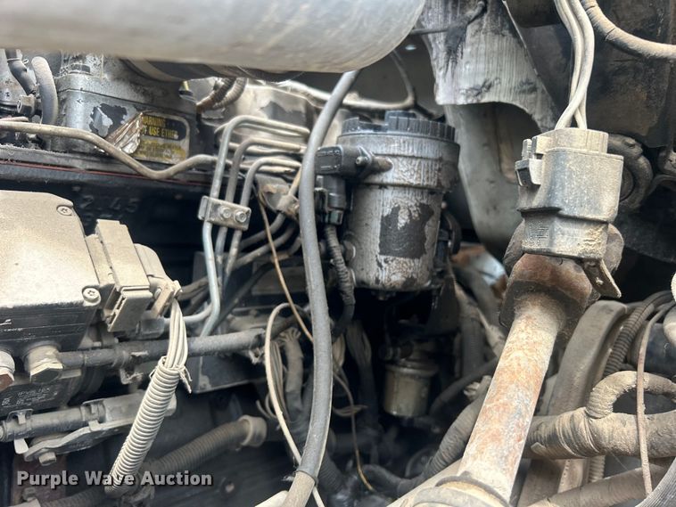 image for item DO6698 1999 Ford F800 truck cab and chassis