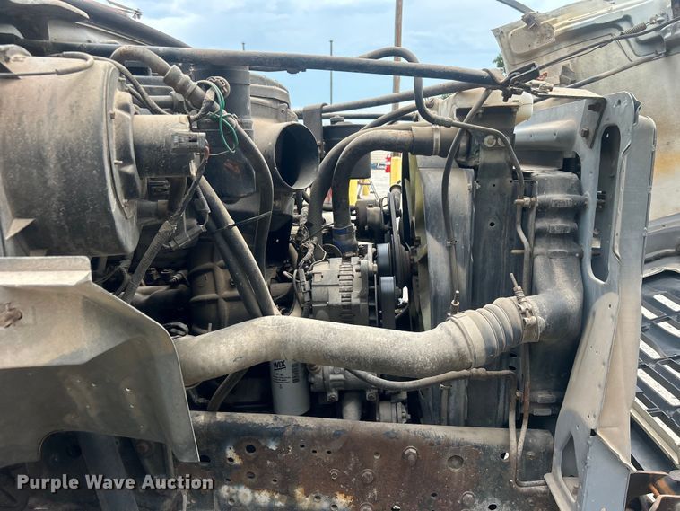 image for item DO6698 1999 Ford F800 truck cab and chassis