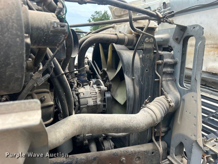 image for item DO6698 1999 Ford F800 truck cab and chassis