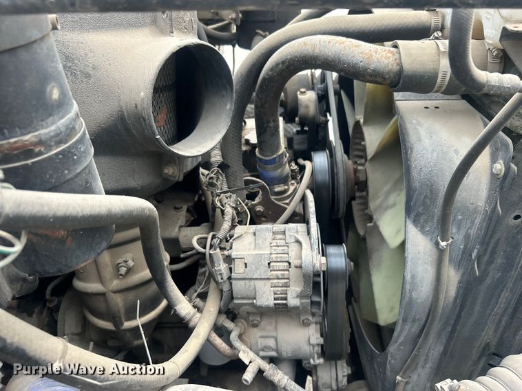 image for item DO6698 1999 Ford F800 truck cab and chassis