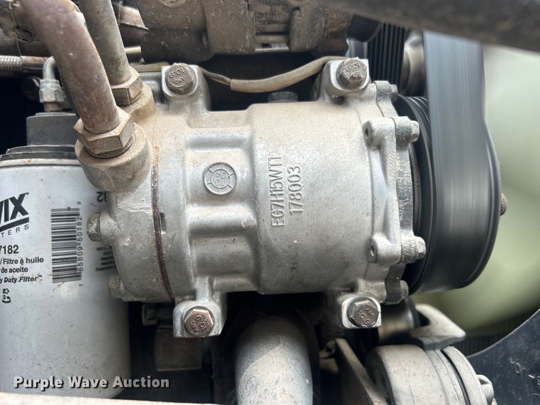 image for item DO6698 1999 Ford F800 truck cab and chassis