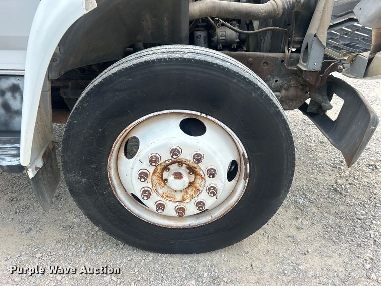 image for item DO6698 1999 Ford F800 truck cab and chassis