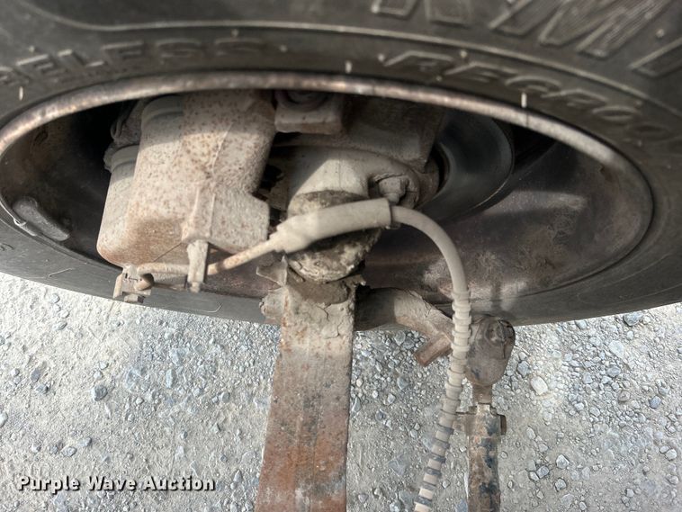 image for item DO6698 1999 Ford F800 truck cab and chassis