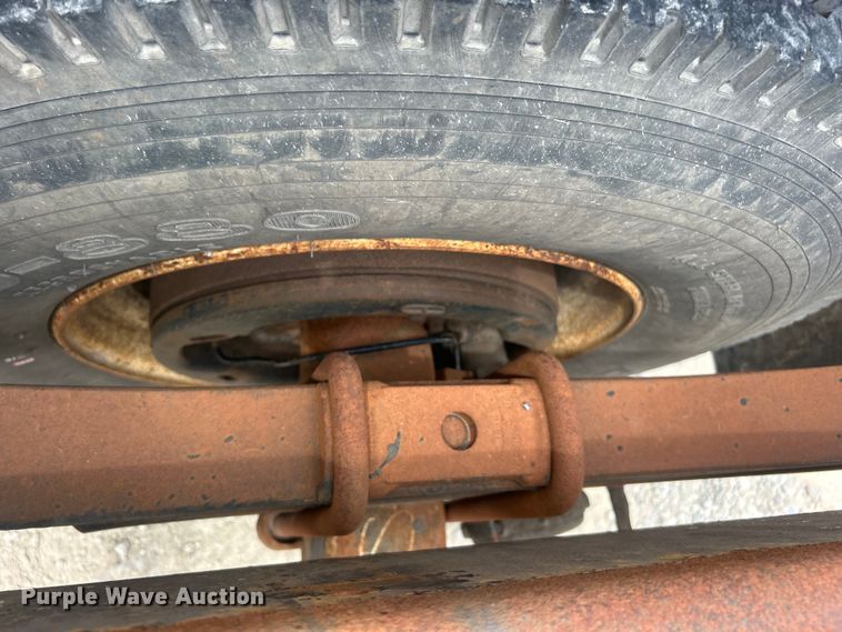 image for item DO6698 1999 Ford F800 truck cab and chassis