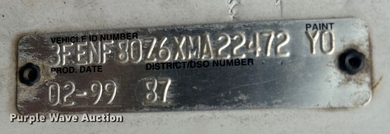 image for item DO6698 1999 Ford F800 truck cab and chassis