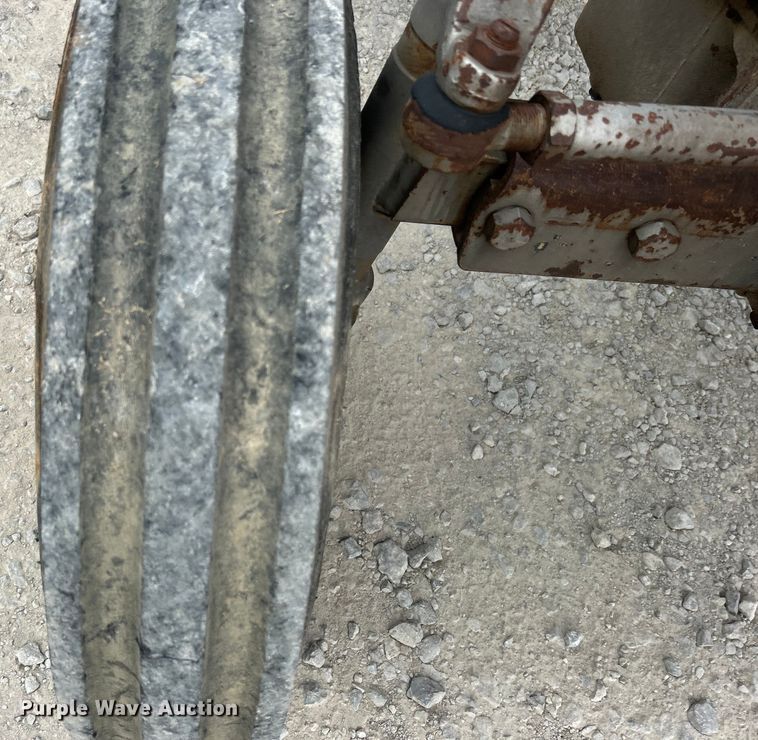 image for item DO6700 1979 Massey Ferguson 245 tractor