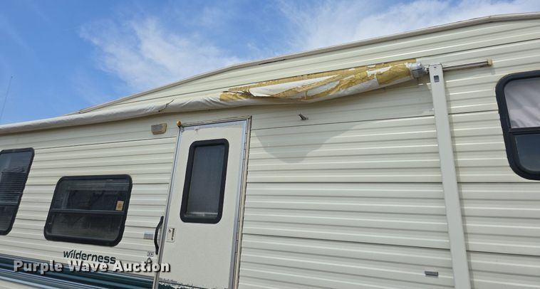 image for item DQ4474 1994 Wilderness 265H camper