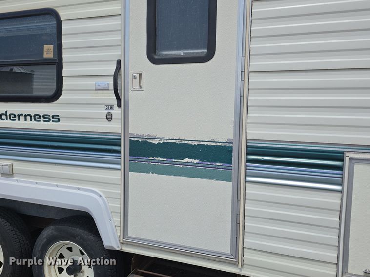 image for item DQ4474 1994 Wilderness 265H camper