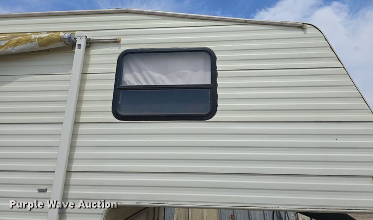 image for item DQ4474 1994 Wilderness 265H camper