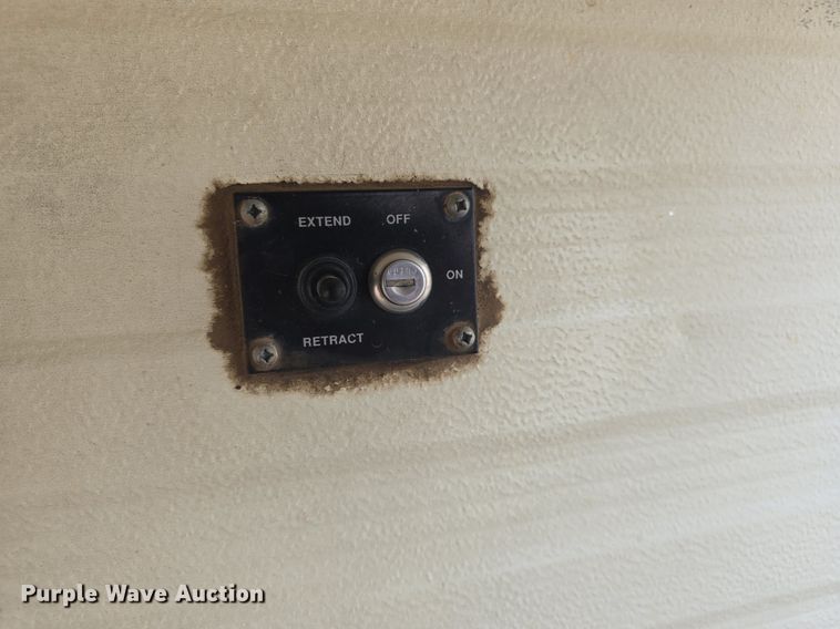 image for item DQ4474 1994 Wilderness 265H camper