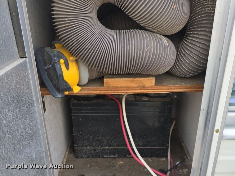 image for item DQ4474 1994 Wilderness 265H camper