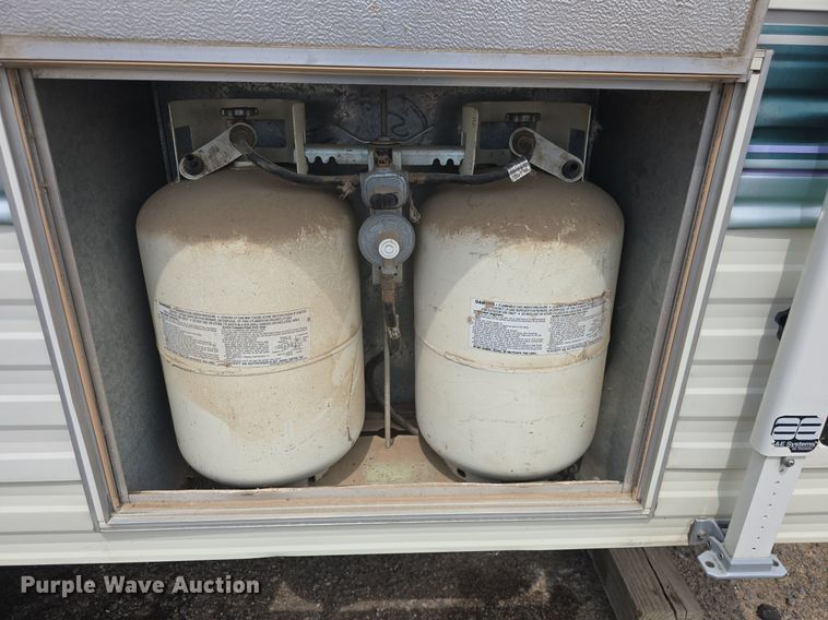 image for item DQ4474 1994 Wilderness 265H camper