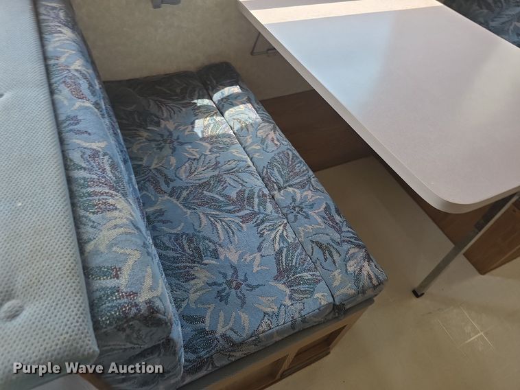 image for item DQ4474 1994 Wilderness 265H camper