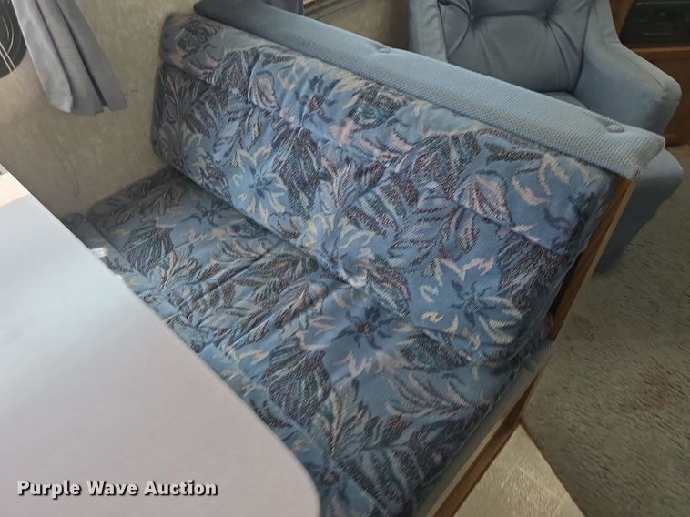 image for item DQ4474 1994 Wilderness 265H camper