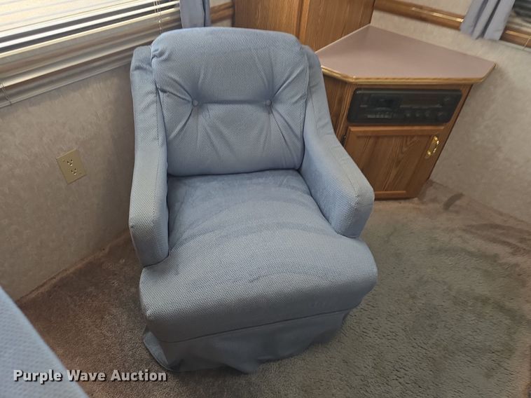 image for item DQ4474 1994 Wilderness 265H camper