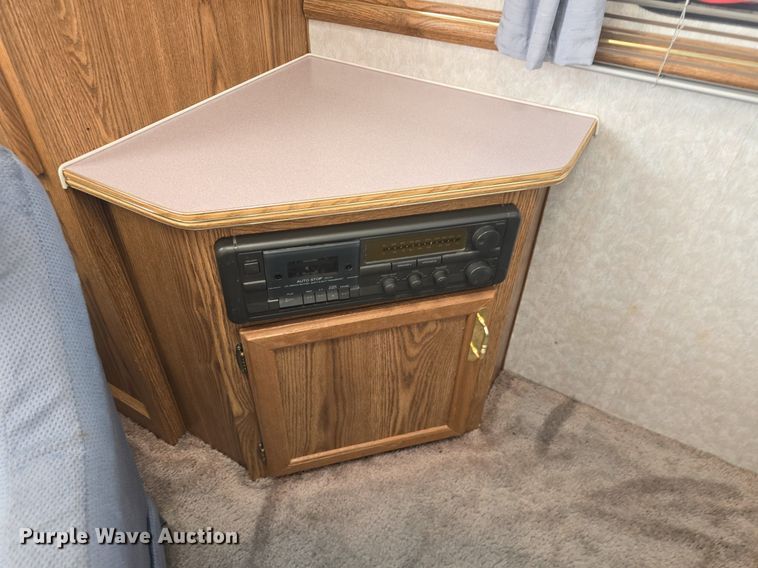 image for item DQ4474 1994 Wilderness 265H camper