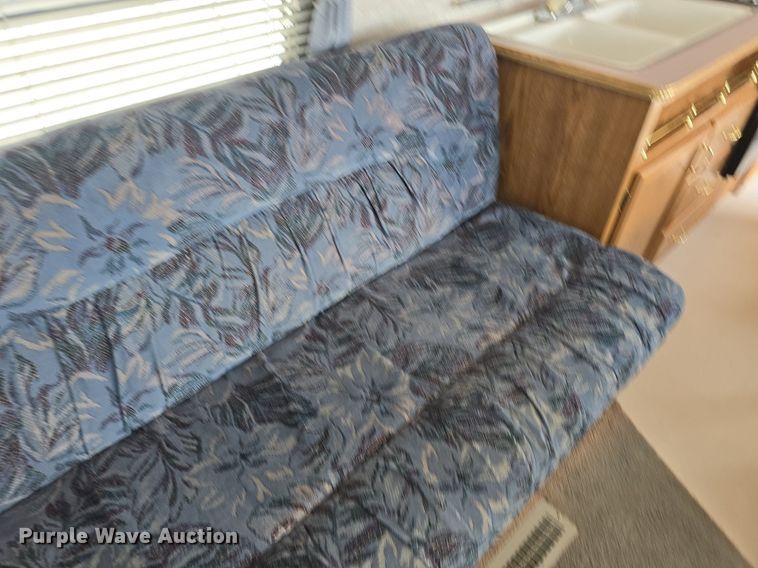 image for item DQ4474 1994 Wilderness 265H camper