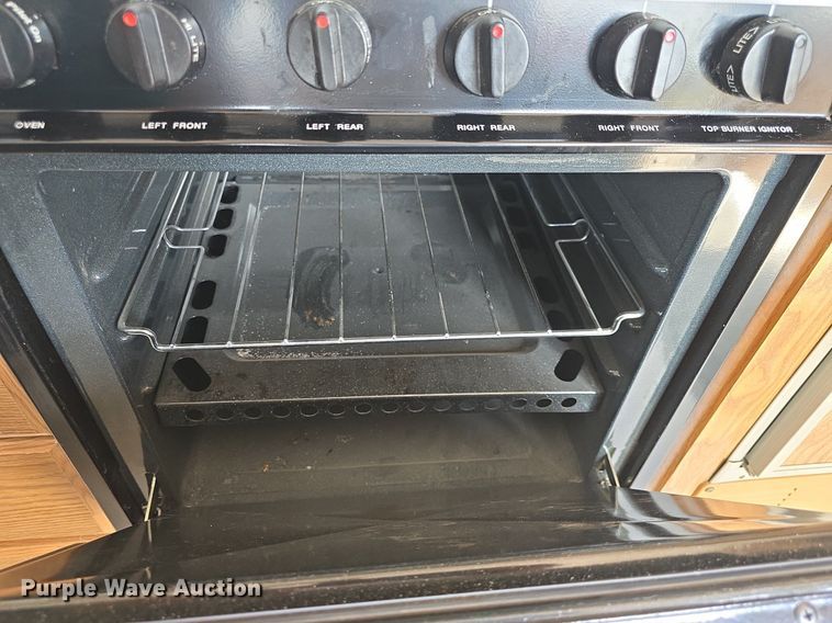 image for item DQ4474 1994 Wilderness 265H camper