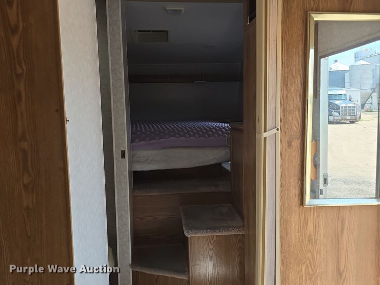 image for item DQ4474 1994 Wilderness 265H camper