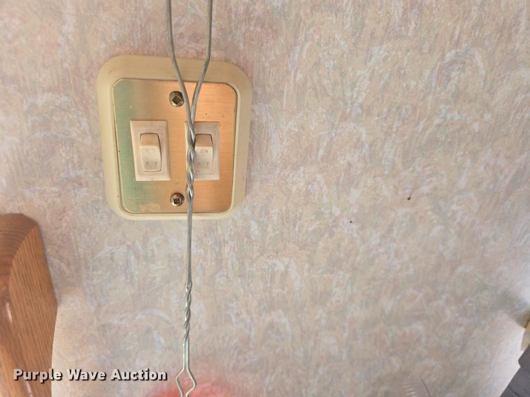 image for item DQ4474 1994 Wilderness 265H camper