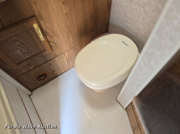 image for item DQ4474 1994 Wilderness 265H camper