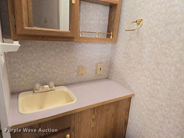 image for item DQ4474 1994 Wilderness 265H camper