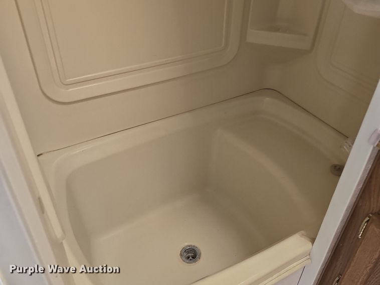 image for item DQ4474 1994 Wilderness 265H camper