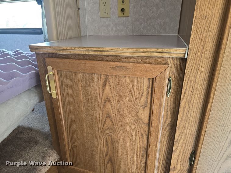 image for item DQ4474 1994 Wilderness 265H camper