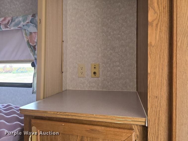 image for item DQ4474 1994 Wilderness 265H camper