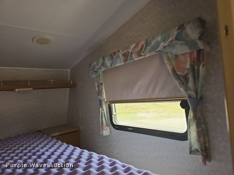 image for item DQ4474 1994 Wilderness 265H camper