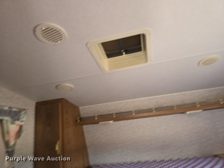 image for item DQ4474 1994 Wilderness 265H camper