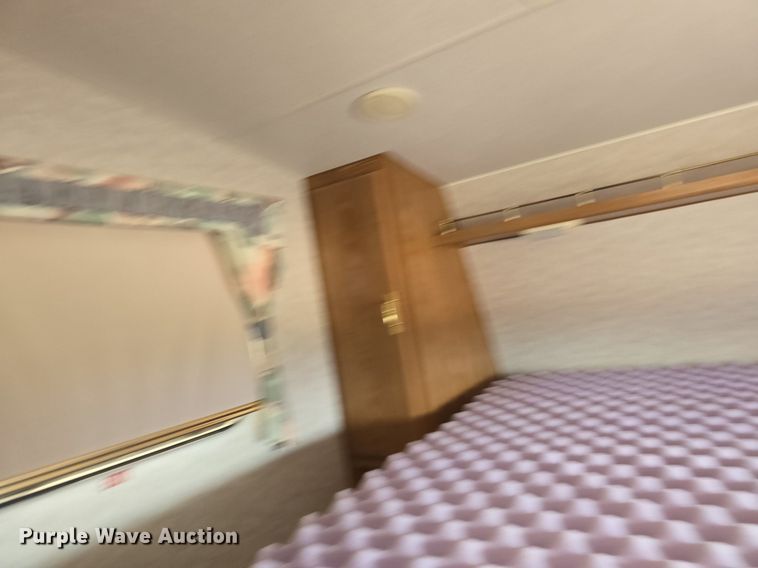 image for item DQ4474 1994 Wilderness 265H camper