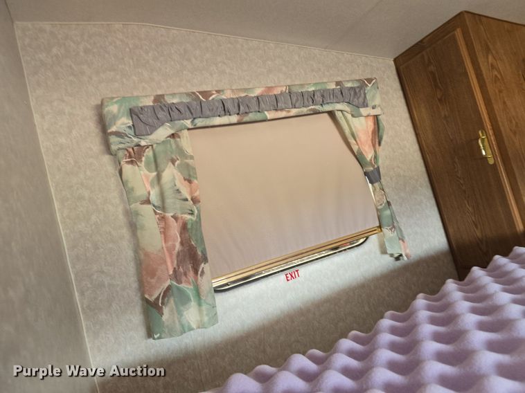 image for item DQ4474 1994 Wilderness 265H camper