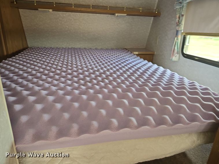 image for item DQ4474 1994 Wilderness 265H camper