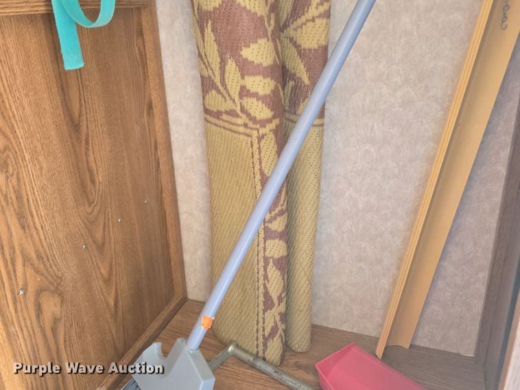 image for item DQ4474 1994 Wilderness 265H camper