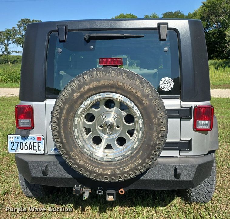 image for item DQ5135 2010 Jeep Wrangler Rubicon 