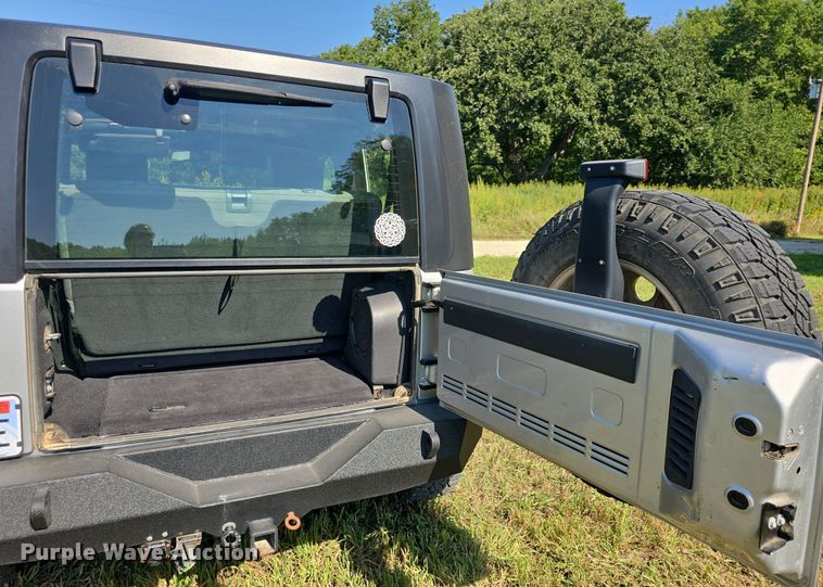 image for item DQ5135 2010 Jeep Wrangler Rubicon 