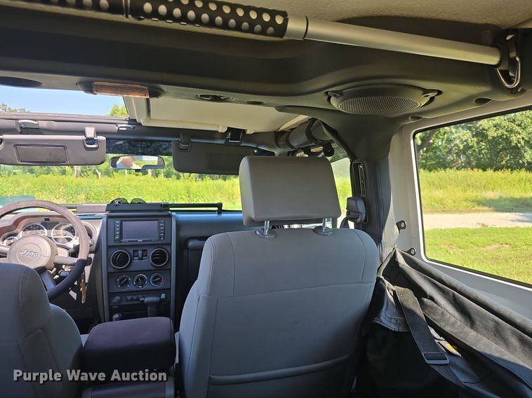 image for item DQ5135 2010 Jeep Wrangler Rubicon 