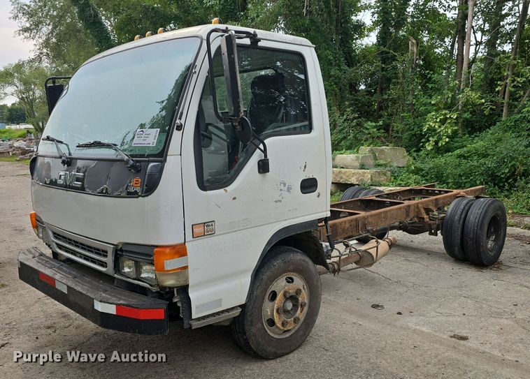 image for item DQ5138 1995 GMC W4 truck cab and chassis