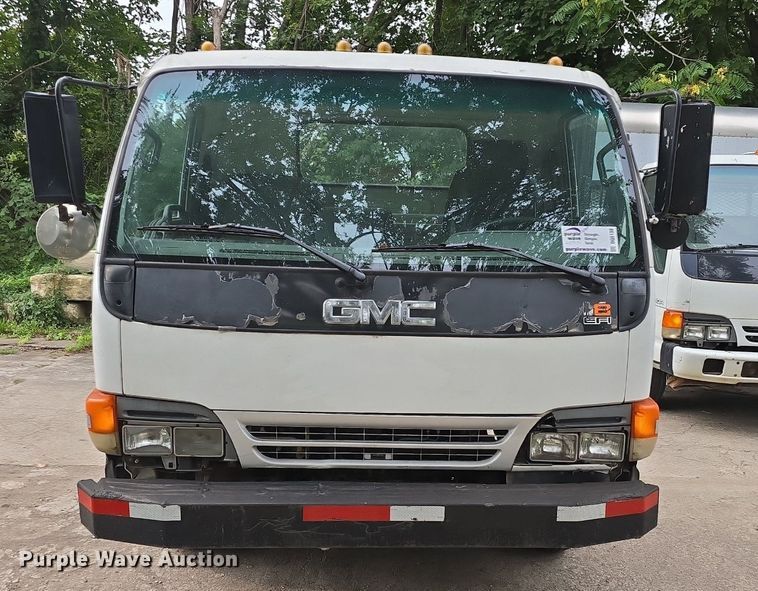 image for item DQ5138 1995 GMC W4 truck cab and chassis