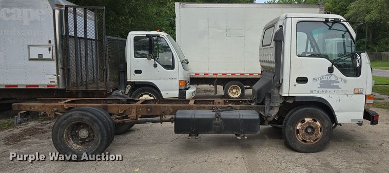 image for item DQ5138 1995 GMC W4 truck cab and chassis